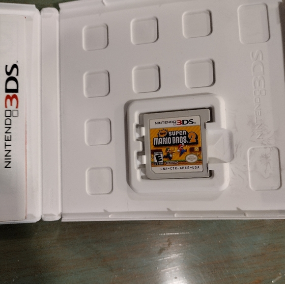 Nintendo New Super Mario Bros 2 game for the 3DS. - Picture 9 of 9